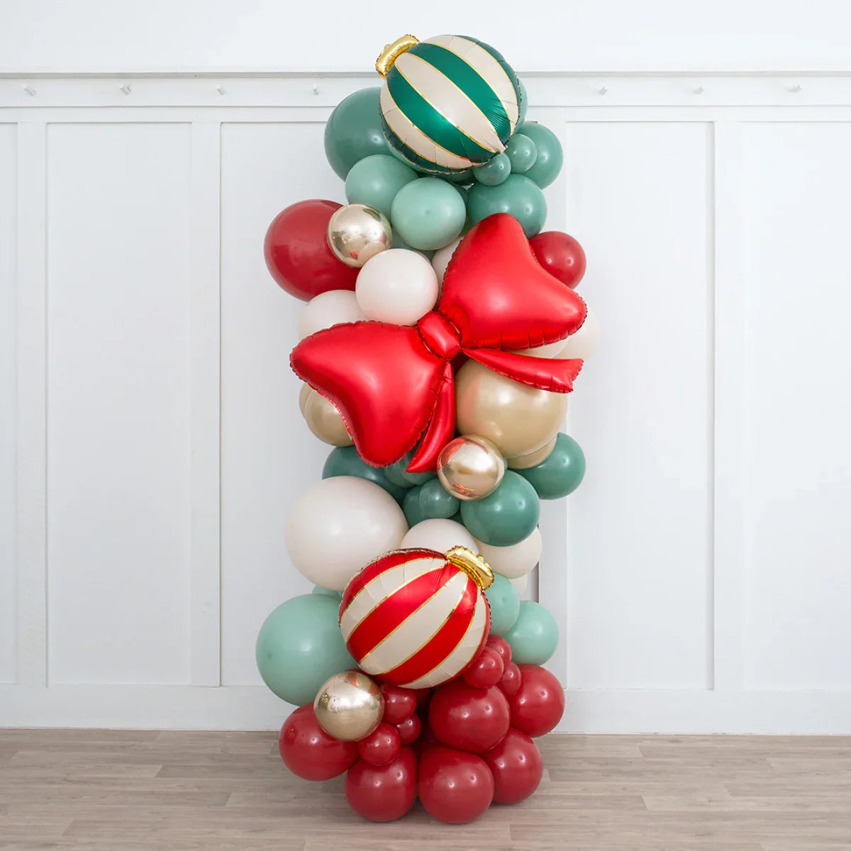 Classic Christmas Ready-Made Inflated Balloon Pillar – Elegant Festive Décor in Dubai