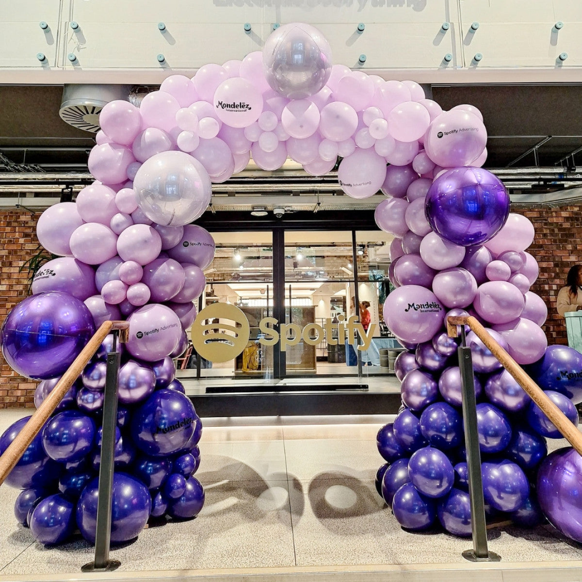 Stunning Corporate Balloon Arches in Dubai for Unforgettable Events