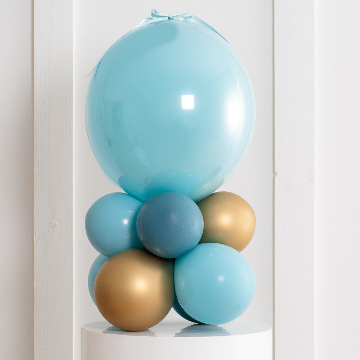 Coastal Mist Bubble Balloon Stack – Serene &amp; Stylish Party Decor
