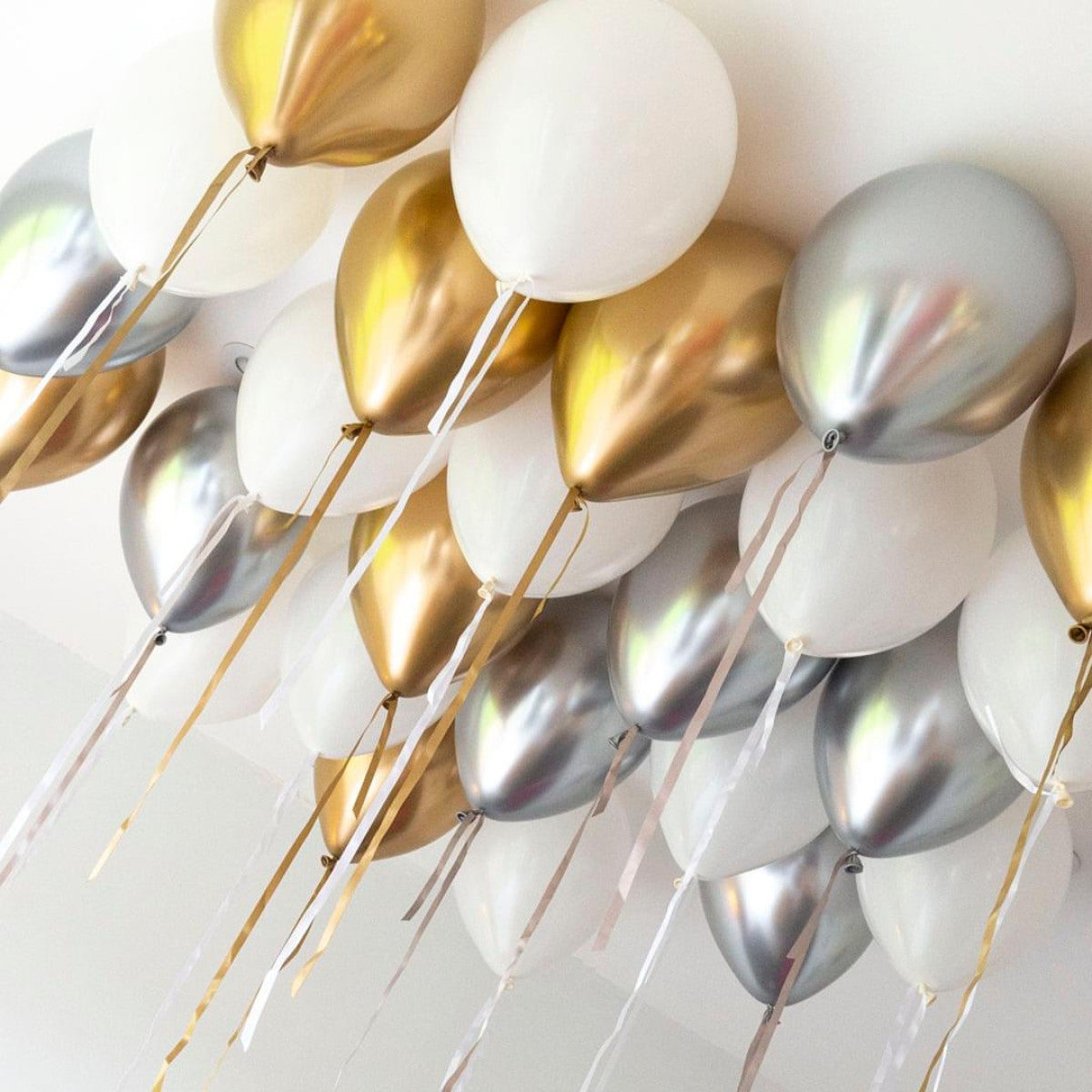 Stylish Metallic Ceiling Balloons – Party-Ready Luxury Balloon Decor in Dubai